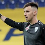 Hibs sign goalkeeper Sallinger from Austria
